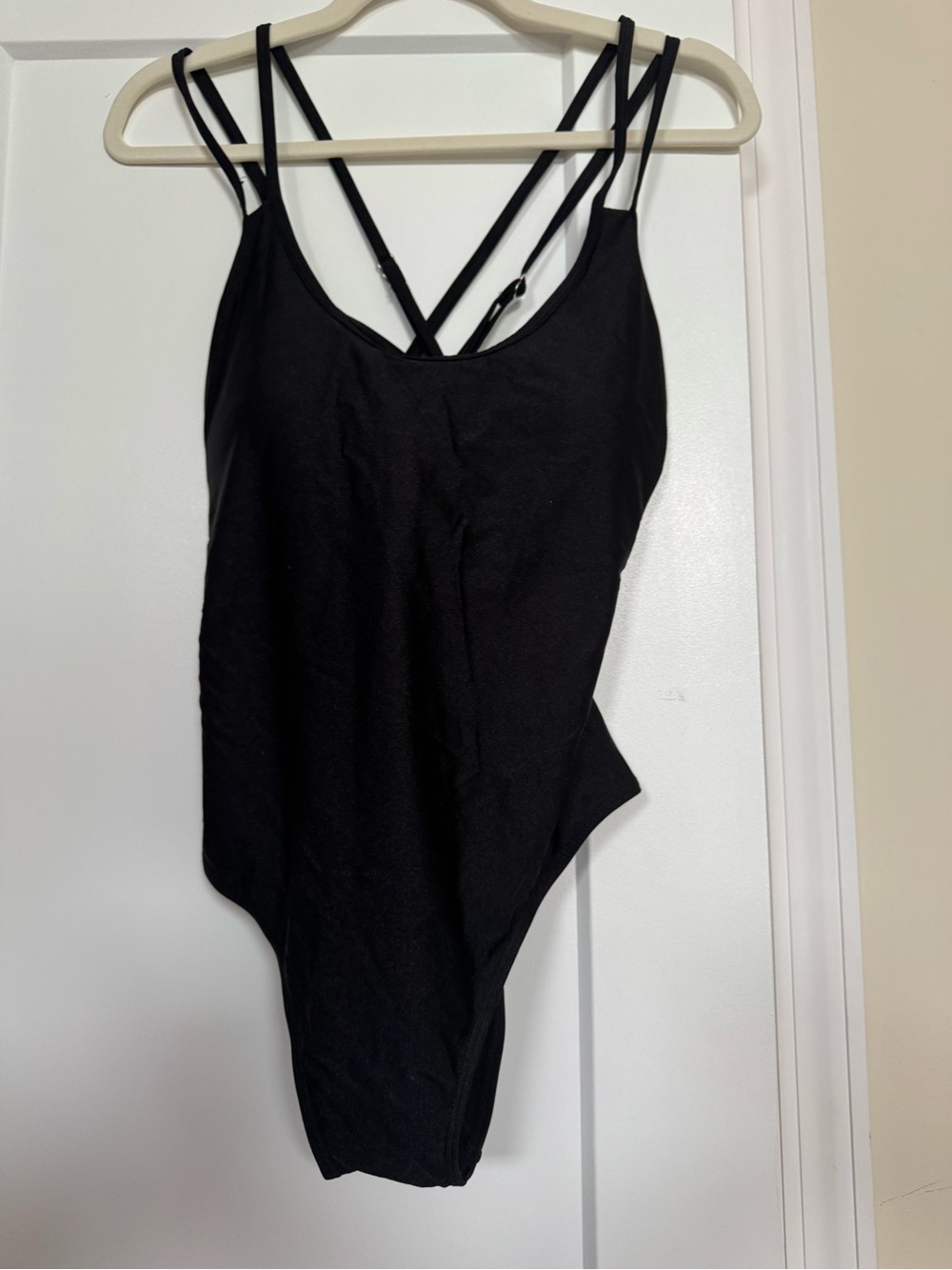 MARINA Vida sz L Black strappy bathing suit low cut back removable pads NWOT